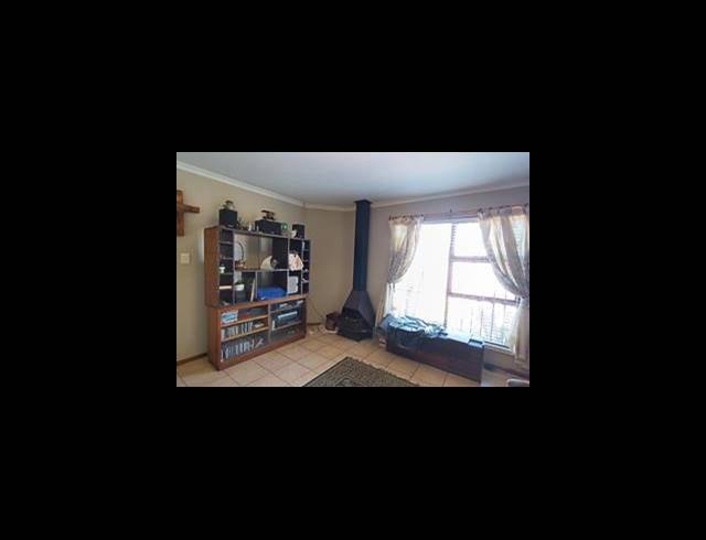 3 BEDROOM HOUSE FOR SALE IN WINDSOR PARK ESTATE